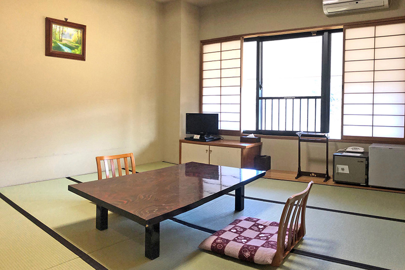 本館（トイレ無し８畳）